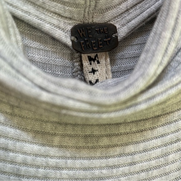 Free People ~Gray Lover Rib Thermal Raw Hem Tunic Top in size Medium - Picture 4 of 13